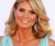 Heidi Klum, superbe en total look turquoise, a illuminé la cérémonie des Emmy Awards à Los Angeles dans une robe Alexandre Vauthier. Le 23 septembre 2012