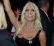 Donatella Versace, moulée dans une robe en cuir, est d'humeur festive durant la soirée/présentation printemps-été 2013 de Versus, ligne bis de Versace. Milan, le 21 septembre 2012.
