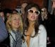 Lady Gaga pose avec une fan devant son hôtel à Hanovre, en Allemagne, le 25 septembre 2012.