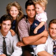 Les acteurs principaux de la série<em> La fête à la maison</em> en 1987.