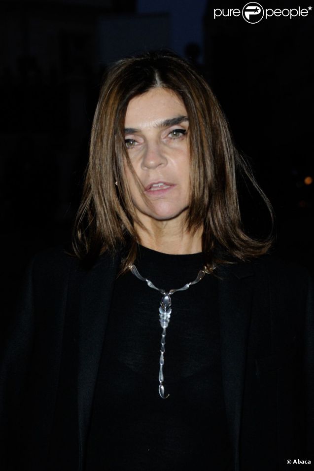 Carine Roitfeld arrive à l'École Nationale Supérieure des Beaux-Arts pour le défilé Lanvin printemps-été 2013. Paris, le 27 septembre 2012.