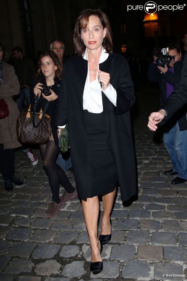 Kristin Scott Thomas à son arrivée à l'École Nationale Supérieure des Beaux-Arts pour le défilé Lanvin printemps-été 2013. Paris, le 27 septembre 2012.