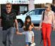 Johnny Hallyday et Laeticia sont allés chercher leurs filles Jade et Joy à l'école, dans le quartier de Santa Monica, le 27 septembre 2012.
