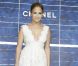 Jennifer Lopez, radieuse lors du photocall au défilé Chanel à Paris le 2 octobre 2012