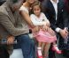 Jennifer Lopez et sa fille Emme admirent le défilé Chanel à Paris le 2 octobre 2012