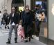 Jennifer Lopez fait un peu de shopping dans les rues de Paris le 2 octobre 2012