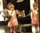 Emme a suivi sa maman dans les boutiques parisiennes le 2 octobre 2012
