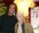 Yannick Noah et sa maman Marie-Claire lors d'une conférence de presse pour Les enfants de la terre à Paris le 21 avril 2005