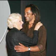 Yannick et Marie-Claire Noah lors des Prix Clarins de la Femme Dynamisante au théâtre de la comédie des Champs Elysées à Paris le 18 mai 2006