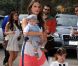 Alessandra Ambrosio en famille lors du 3e Veuve Clicquot Polo Classic annuel, à Los Angeles, le 6 octobre 2012