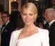 Gwyneth Paltrow portait une robe blanche à cape Tom Ford lors de la 84e cérémonie des Oscars. Los Angeles, le 26 février 2012.