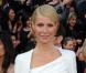 Gwyneth Paltrow portait une robe blanche à cape Tom Ford lors de la 84e cérémonie des Oscars. Los Angeles, le 26 février 2012.