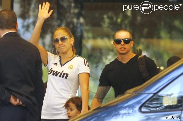 Jennifer Lopez à Madrid joue la touriste en Espagne avec ses enfants et son amoureux Casper Smart. Le 7 octobre 2012