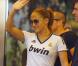 Jennifer Lopez en mode sport à Madrid prouve son admiration pour l'équipe du Real avec ses enfants et son amoureux Casper Smart. Le 7 octobre 2012