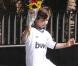 Max en tenue du Real Madrid dans les rues de la capitale espagnole le 7 octobre 2012
