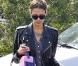 La jolie Jessica Alba se rend à son bureau Honest.com le 9 octobre 2012 à Santa Monica et tente de faire profil bas