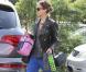 Jessica Alba, casual chic à Los Angeles pour aller travailler. Le 9 octobre 2012