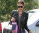 Jessica Alba à Santa Monica arrive à ses bureaux le 9 octobre 2012 dans un look rock et stylé