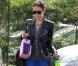 Jessica Alba à Santa Monica arrive à ses bureaux le 9 octobre 2012 dans un look rock et stylé