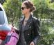 Jessica Alba à Santa Monica arrive à ses bureaux le 9 octobre 2012 dans un look rock et stylé