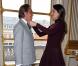  Le couturier Valentino (Valentino Garavani) a été fait commandeur dans l'ordre des Arts et des Lettres le 10 octobre 2012 au ministère de la Culture, à Paris. La ministre Aurélie Filippetti lui a remis la décoration décidée par son prédécesseur Frédéric Mitterrand. 