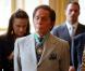  Le couturier Valentino (Valentino Garavani) a été fait commandeur dans l'ordre des Arts et des Lettres le 10 octobre 2012 au ministère de la Culture, à Paris. La ministre Aurélie Filippetti lui a remis la décoration décidée par son prédécesseur Frédéric Mitterrand. 