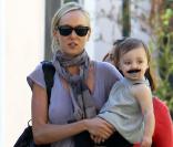 Exclusif - Kimberly Stewart dépose sa fille Delilah à la crèche. Los Angeles, le 10 Octobre 2012.