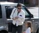 Jennifer Garner va chercher sa fille Seraphina à son cours de karaté. Santa Monica, le 12 octobre 2012.