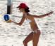 Exclusif - Alessandra Ambrosio en pleine partie de beach-volley sous le soleil de Malibu. Le 14 octobre 2012.