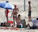 Exclusif - Alessandra Ambrosio profite du soleil et de la plage avec sa fille et des amis. Malibu, le 14 octobre 2012.