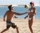 Exclusif - Alessandra Ambrosio en pleine partie de beach-volley avec des amis. Malibu, le 14 octobre 2012.