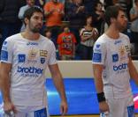 Nikola et Luka Karabatic lors du match entre le PSG Handball et Montpellier au stade Pierre de Coubertin le 30 septembre 2012
