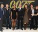 Le producteur Michael Wilson, le réalisateur Sam Mendes, Naomie Harris, Daniel Craig, Bérénice Marlohe, Javier Bardem, la productrice Barbara Broccoli lors du photocall à New York pour la promotion du film Skyfall le 15 octobre 2012