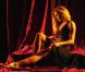 Clara Morgane : Divine femme fatale ou écolière sexy pour ses débuts au théâtre