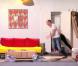Kad Merad et Virginie Hocq, dans le décor penché de  Vendredi tout est permis , sur TF1.