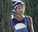  Exclusif - Willow Smith à Calabasas, promène son chien aux oreilles et pattes teintées en rose. Le 14 octobre 2012. 