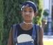  Exclusif - Willow Smith se promène à Calabasas avec son chien aux oreilles et pattes teintées en rose. Le 14 octobre 2012. 