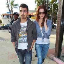 Ashley Greene et Joe Jonas à Los Angeles le  24 février 2011.