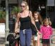 Jennie Garth, sortie avec ses filles et son chien, mais à nouveau célibataire ?