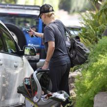 Anna Faris emmène son fils Jack Pratt chez le pédiatre à Los Angeles, le 2 Novembre 2012.