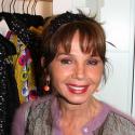 Victoria Abril : une fan de mode festive en plein Paris avec Linda Hardy