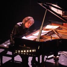 Le pianiste Dimitri Naïditch lors de son concert au théâtre de la Gaîté Montparnasse organisé par Pierre Godé à Paris le 19 novembre 2012, Paris