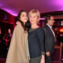 Sophie Mounicot et une amie au théâtre de la Gaîté Montparnasse pour un concert du pianiste Dimitri Naïditch à Paris le 19 novembre 2012