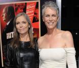Jamie Lee Curtis (à droite) et sa soeur Kelly Lee Curtis assistent à l'avant-première du film Hitchcock au Samuel Goldwyn Theater. Beverly Hills, le 20 Novembre 2012.