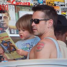 Colin Farrell et son plus jeune fils Henry font du shopping Angeles le 20 août 2012.