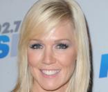 Jennie Garth très décolletée et très cuir avec ses filles au bal de Kiis FM