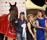 La princesse Caroline de Hanovre félicite Cristallo, le cheval de Richard Spooner
