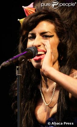 Amy Winehouse en concert au festival de Glastonbury en 2008