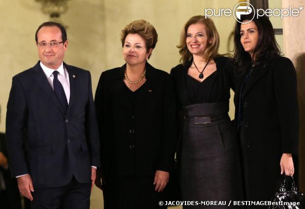 Valérie Trierweiler, François Hollande, la présidente du Brésil Dilma Rousseff et sa fille Paula Araujo lors d'un dîner d'Etat à l'Elysée, le 11 Decembre 2012.