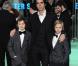 Nick Cave et ses fils lors de l'avant-première royale de The Hobbit le 12 décembre 2012 à l'Odeon Leicester Square.